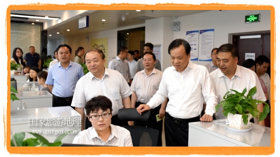 貴州省委書記陳敏爾網(wǎng)絡(luò)邀請(qǐng)大家到貴州旅游做客(圖)