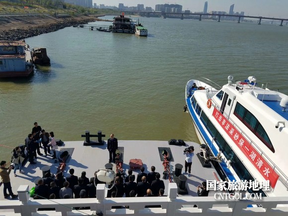 江西開展呵護一湖清水，嚴厲打擊非法采砂行動（圖）